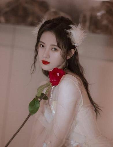 鞠婧祎最新照片，从偶像到演员的蜕变之路